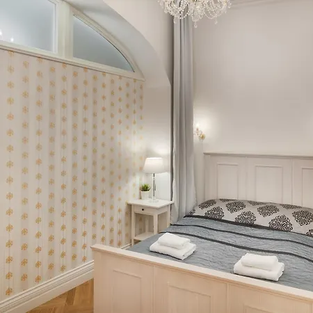 Aparthotel Mikulasska - Old Town Square View 4*