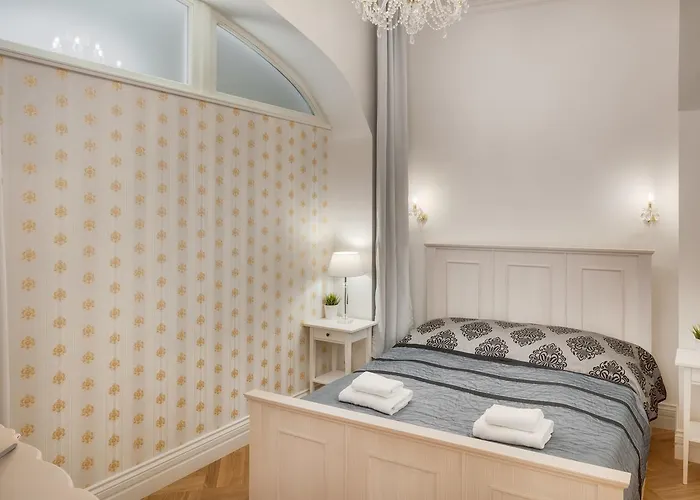 Aparthotel Mikulasska - Old Town Square View 4*